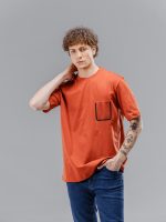 تیشرت یقه گرد نخ پنبه طرح جیب آجری - Image 3