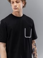 تیشرت یقه گرد نخ پنبه طرح جیب مشکی - Image 2