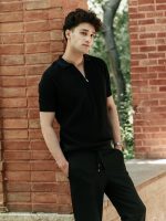 تیشرت یقه دار ریز بافت نیم زیپ مشکی